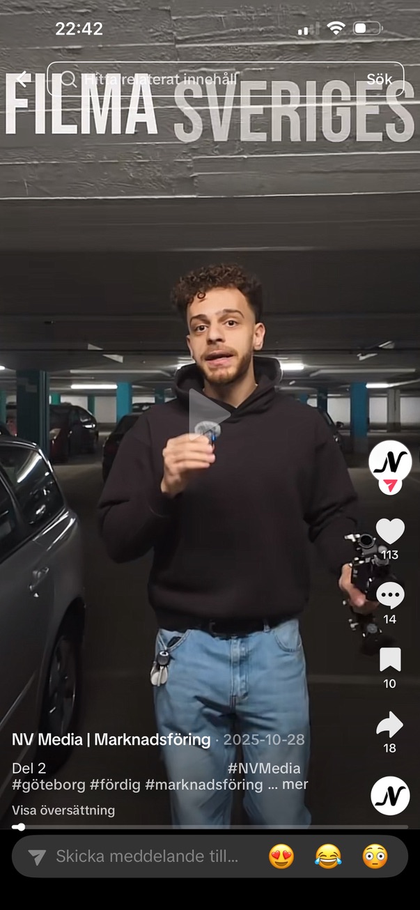 Nezar Naser framför kameran i ett parkeringsgarage under en inspelning för NV Media AB